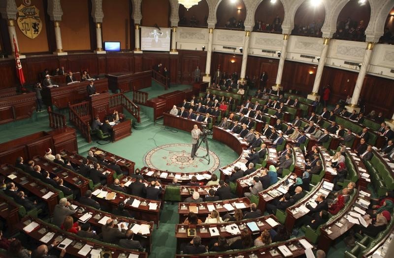 © Reuters. برلمان تونس يصادق على ميزانية 2016 وسط رفض المعارضة