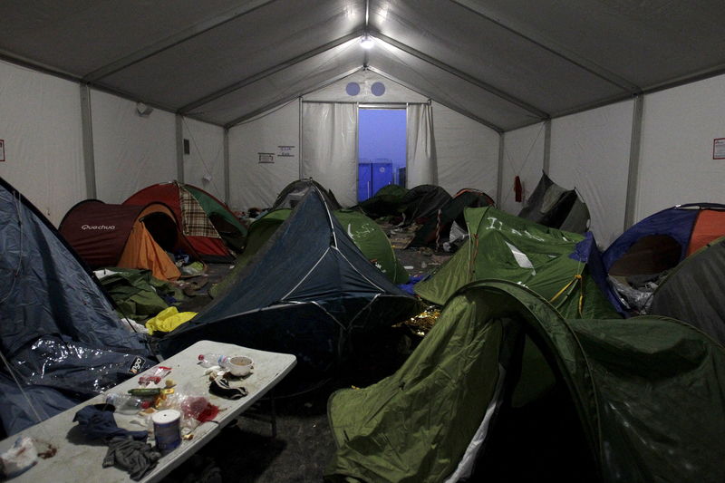 © Reuters. Caen las cifras de inmigrantes que llegan a Grecia