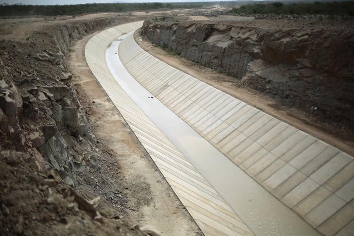 © Reuters. Obra de transposição do rio São Francisco em Salgueiro, Pernambuco