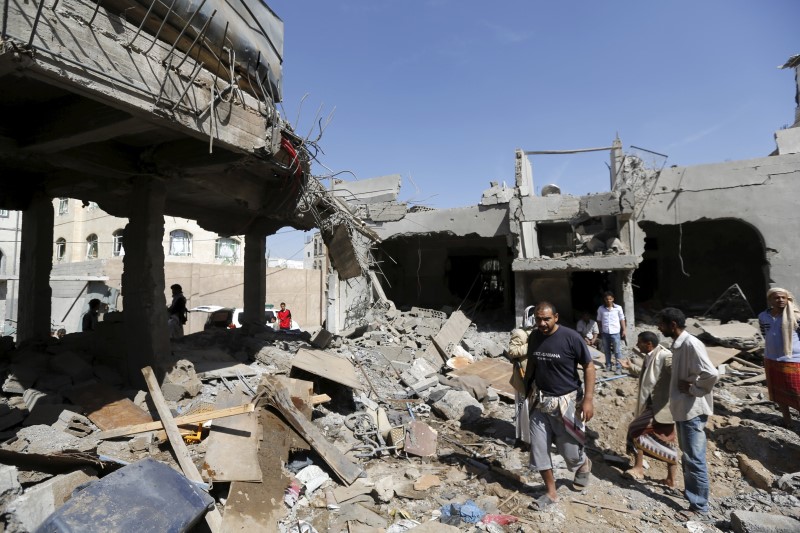 © Reuters. منظمة العفو: التحالف بقيادة السعودية يضرب مدارس في اليمن ويترك الآلاف بلا تعليم