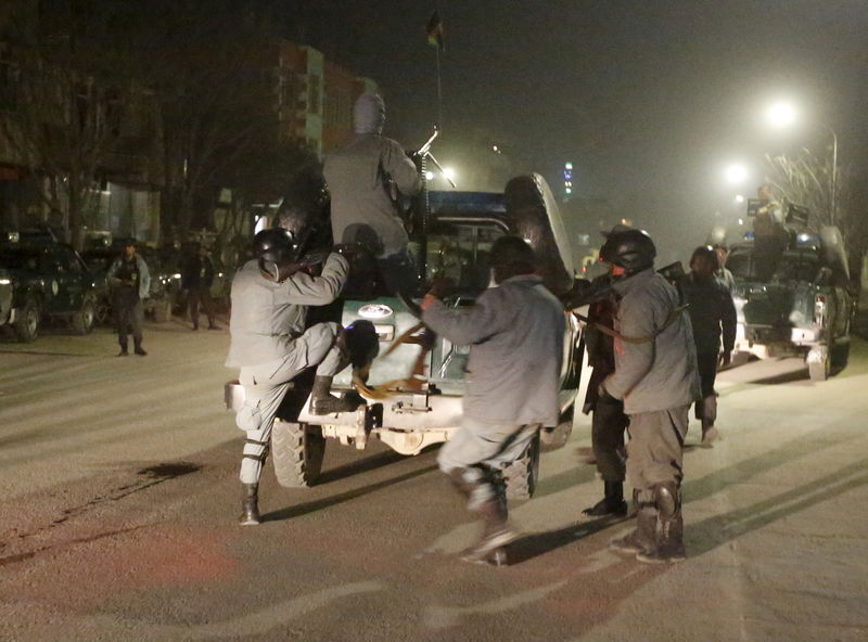 © Reuters. طالبان تهاجم مبنى تابعا للسفارة الإسبانية في كابول وتقتل شرطيا