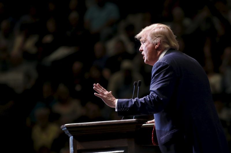 © Reuters. Republican U.S. presidential candidate Trump addresses a Trump for President campaign rally in Macon