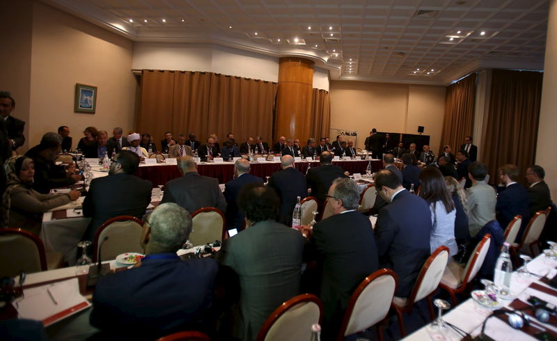 © Reuters. General view of the meeting between Libya's two rival governments in Tunis