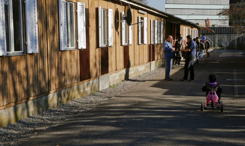 © Reuters. Migrants are pictured at the Zentrum Juch camp for asylum seekers, during a media visit in Zurich