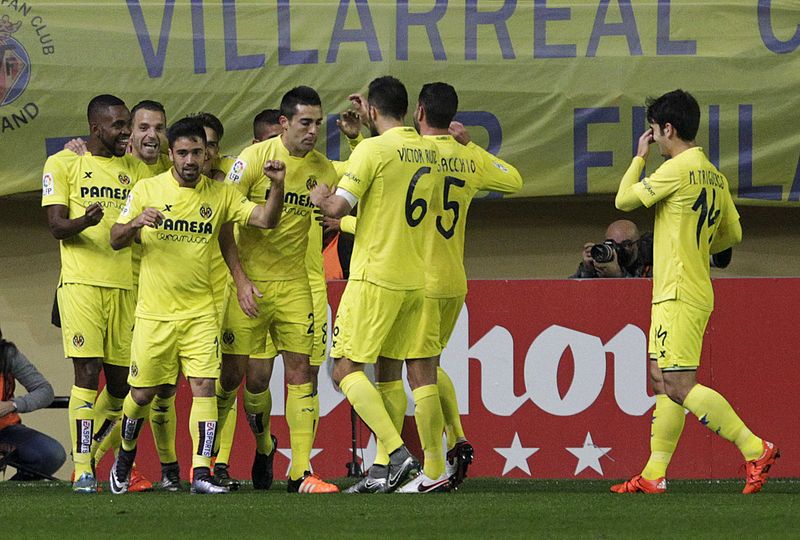 © Reuters. أتليتيكو يتقاسم الصدارة مع برشلونة وريال مدريد يخسر أمام فياريال