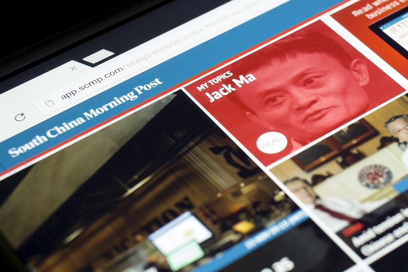 © Reuters. File photo illustration shows the South China Morning Post website and an image of Jack Ma, founder and executive chairman of Alibaba Group Holding Ltd, on a computer in Hong Kong