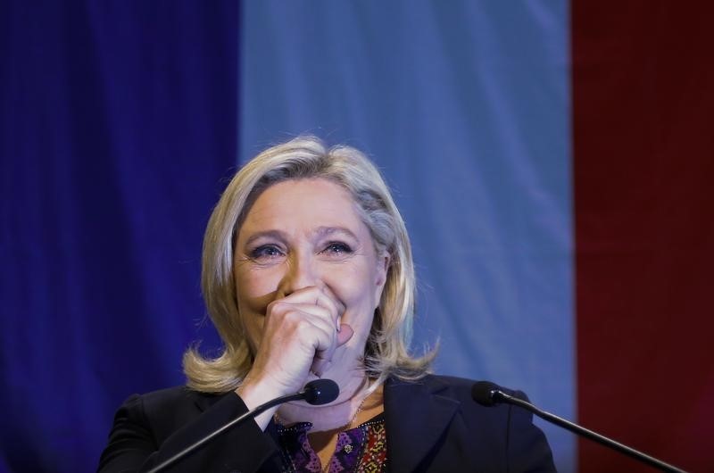 © Reuters. حزب الجبهة الوطنية اليميني الفرنسي المتطرف يخفق في الفوز في أي منطقة في الانتخابات المحلية