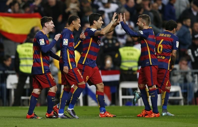 © Reuters. برشلونة يواجه ارسنال وتشيلسي على موعد جديد مع سان جيرمان في دوري أبطال أوروبا