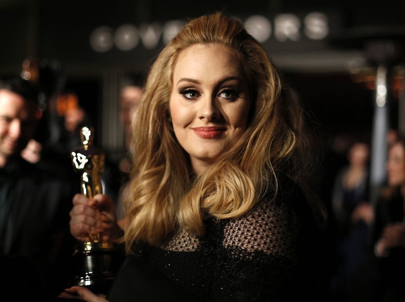 © Reuters. Adele recebe Oscar em 2013