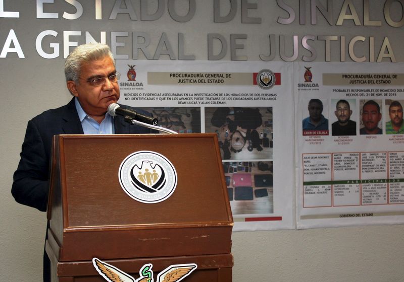 © Reuters. Sinaloa State Attorney General Marco Antonio Higuera talks to the media during a news conference at the state prosecutor's office in Culiacan