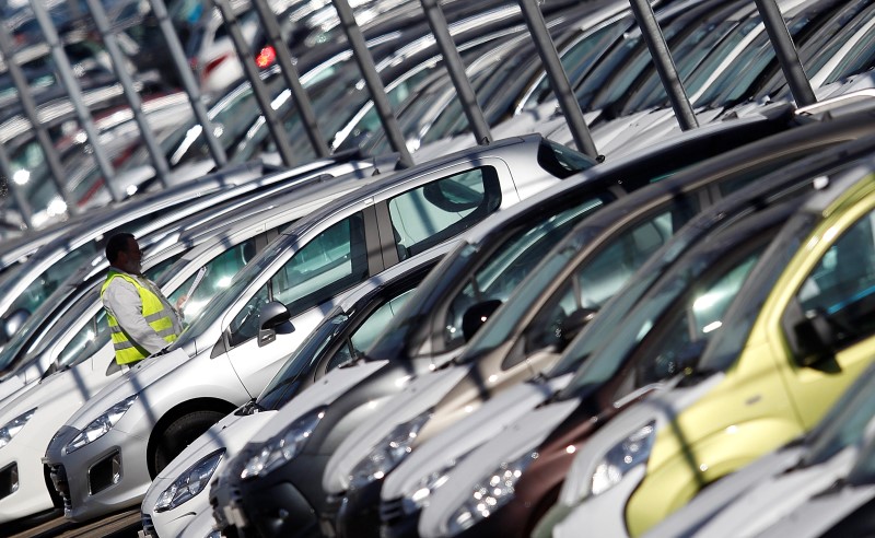 © Reuters. LE MARCHÉ AUTOMOBILE RÉACCÉLÈRE EN EUROPE, SAUF POUR VW