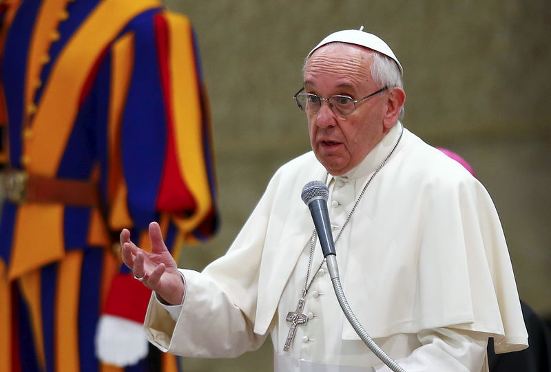 © Reuters. Papa Francisco durante missa no Vaticano