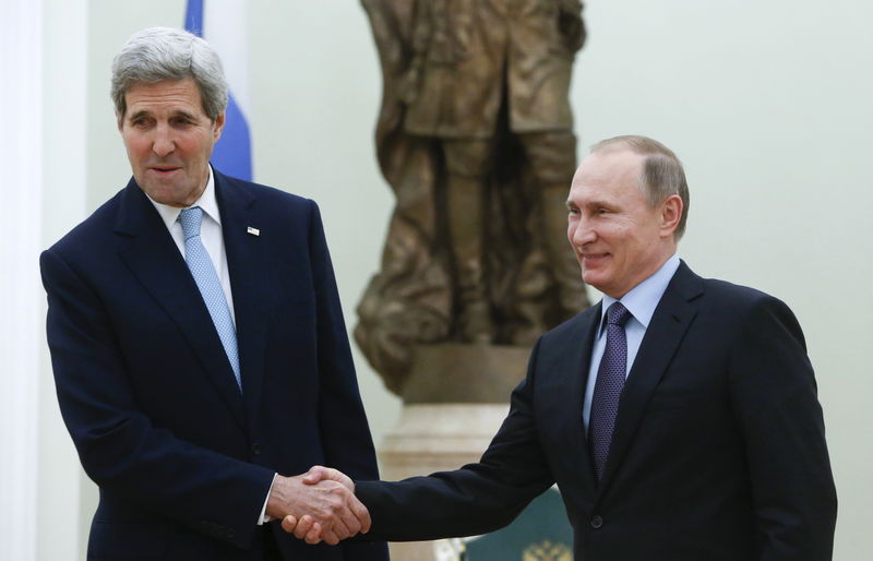 © Reuters. كيري: روسيا وأمريكا وجدتا أرضية مشتركة للمشاركين في مباحثات السلام السورية