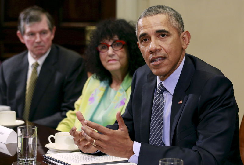 © Reuters. File photo of U.S. President Obama hosting roundtable with CEOs at the White House in Washington