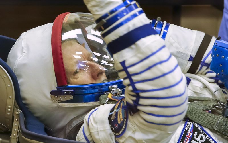 © Reuters. Britânico Timothy Peake, tripulante da Estação Espacial Internacional, durante checagem no cosmódromo de Baikonur