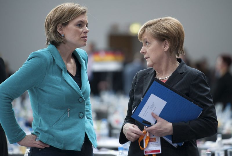 © Reuters. File photo of German Chancellor Merkel and Deputy Federal Chairwoman of CDU Kloeckner talking during a party congress in Berlin