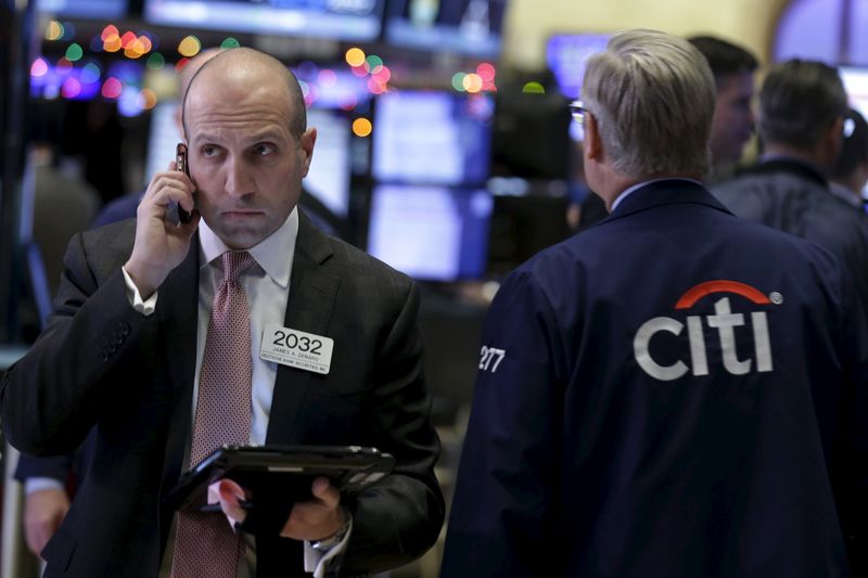 © Reuters. El Ibex extiende rebote a la espera de la Reserva Federal 