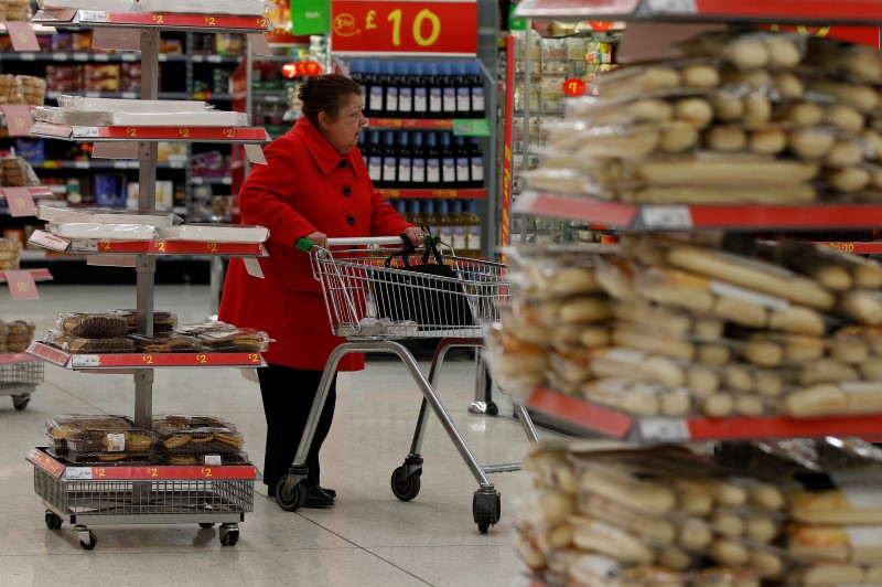 © Reuters. A shopper pushes a trolley in an ASDA supermarket in Oldham