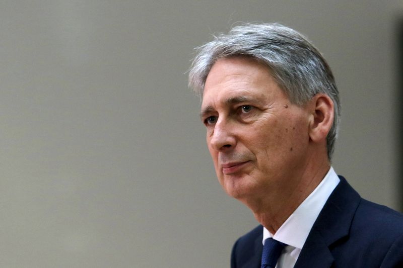 © Reuters. Britain's Foreign Secretary Philip Hammond attend a news conference at the Ministry of Foreign Affairs  in Nicosia