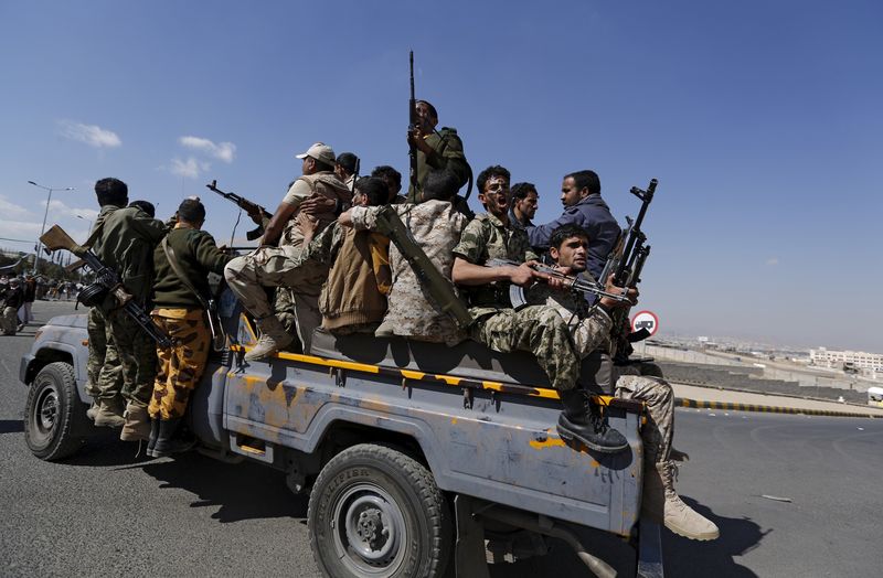 © Reuters. سكان: ضربات جوية تقودها السعودية تستهدف الحوثيين رغم الهدنة في اليمن