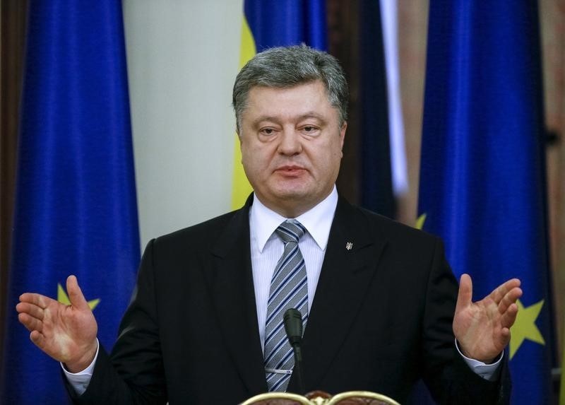 © Reuters. Ukraine's President Poroshenkospeaks during a news conference in Kiev