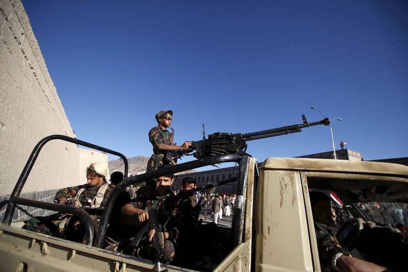 © Reuters. التحالف الذي تقوده السعودية يقول الهدنة اليمنية قد تنهار في أي وقت