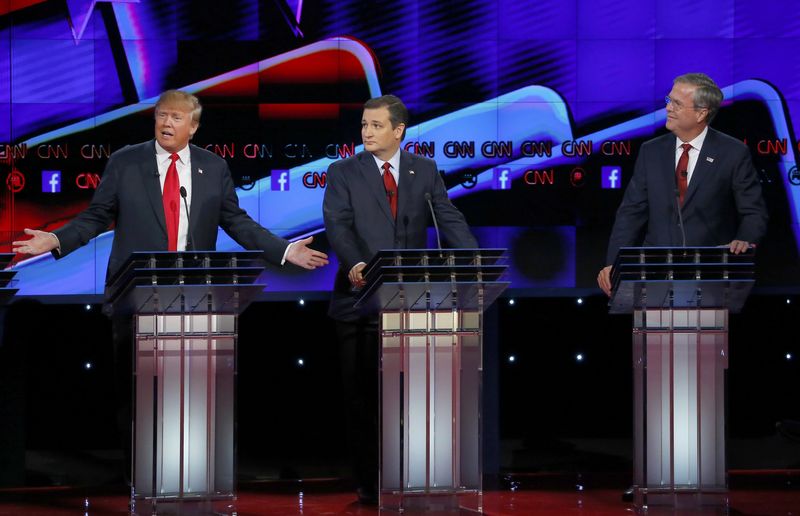 © Reuters. Republican U.S. presidential candidate businessman Donald Trump responds to criticism from former Governor Jeb Bush as Senator Ted Cruz looks on during the Republican presidential debate in Las Vegas