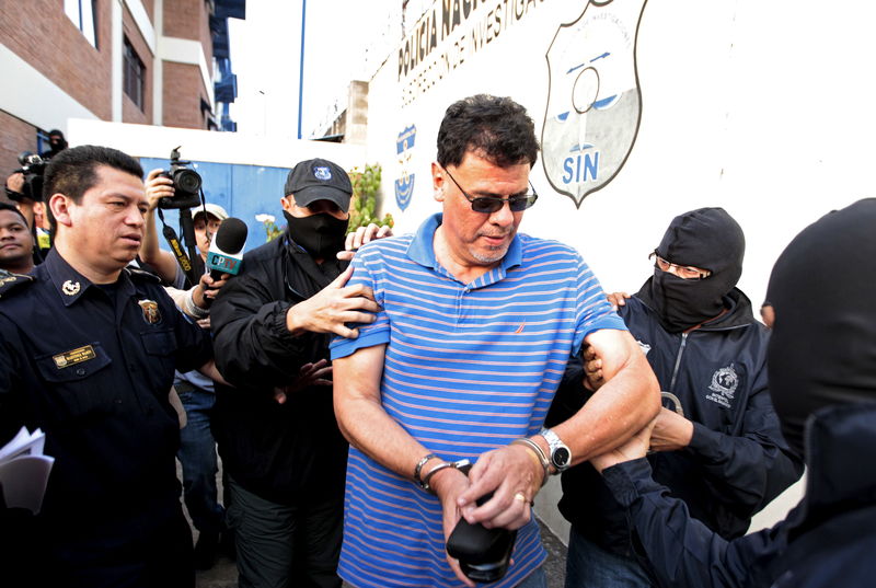© Reuters. شرطة السلفادور تحتجز الرئيس السابق للاتحاد المحلي لكرة القدم