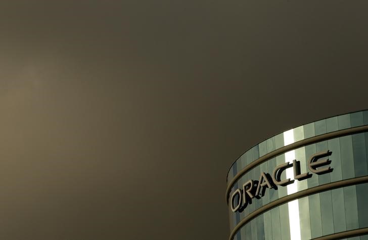 © Reuters. Логотип Oracle на штаб-квартире компании в Редвуд-Сити