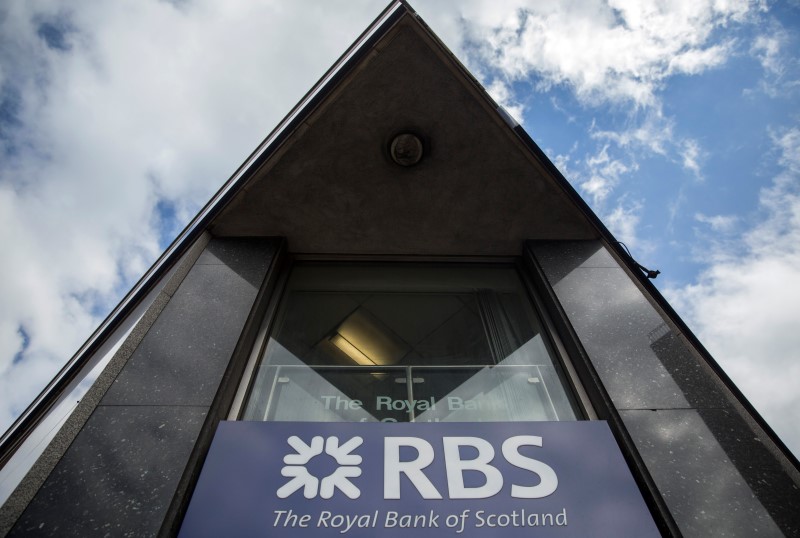 © Reuters. A sign is displayed outside of a branch of The Royal Bank of Scotland in central London