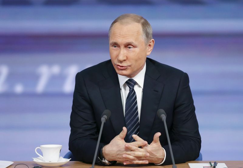 © Reuters. بوتين: روسيا سترفع القيود على الرحلات لمصر بمجرد تأمين السفر