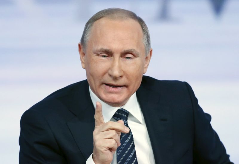 © Reuters. بوتين يشيد ببلاتر ويتعهد بالتصدي للفساد والمنشطات