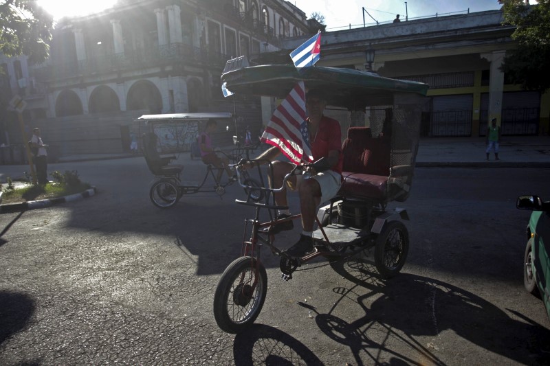 © Reuters. EEUU y Cuba alcanzan un acuerdo para reanudar los vuelos comerciales