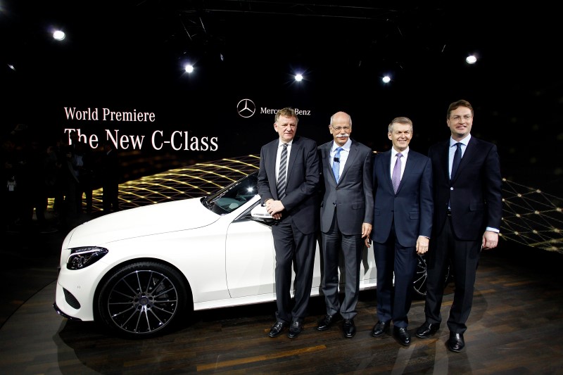 © Reuters. Renschler, Zetsche, Weber and Kaellenius poses next to the new Mercedes-Benz 2015 C-Class during a private preview for media at the Westin Book Cadillac Hotel in Detroit, Michigan