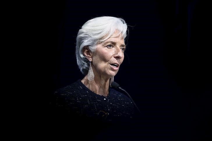 © Reuters. IMF Managing Director Christine Lagarde talks at the session: 'Implementing the Post-2015 Development Agenda' at the 2015 IMF/World Bank Annual Meetings in Lima