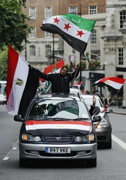 © Reuters. تقرير للحكومة البريطانية: الانتماء للإخوان المسلمين مؤشر على التطرف