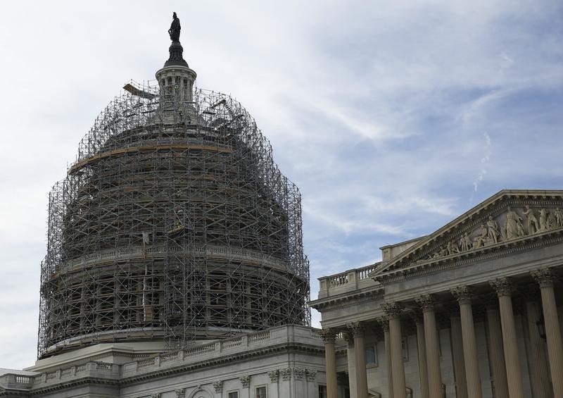 © Reuters. US Capitol Dome and Senate Chamber are seen on election day in Washington