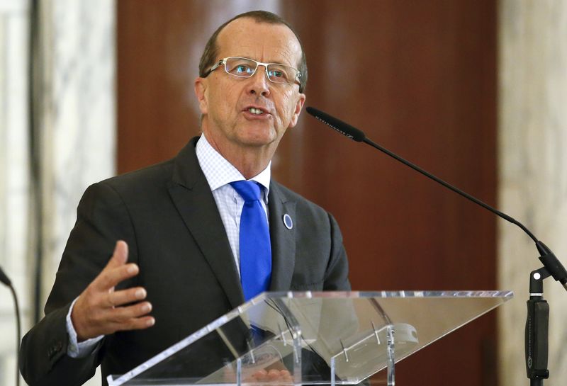 © Reuters. Enviado da ONU para a crise na Líbia, Martin Kobler, discursa durante reunião