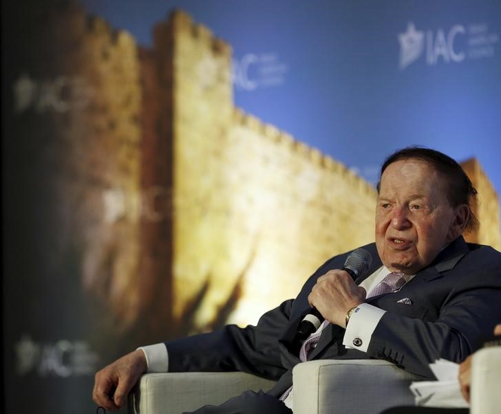 © Reuters. Adelson speaks at National Israeli-American Conference in Washington