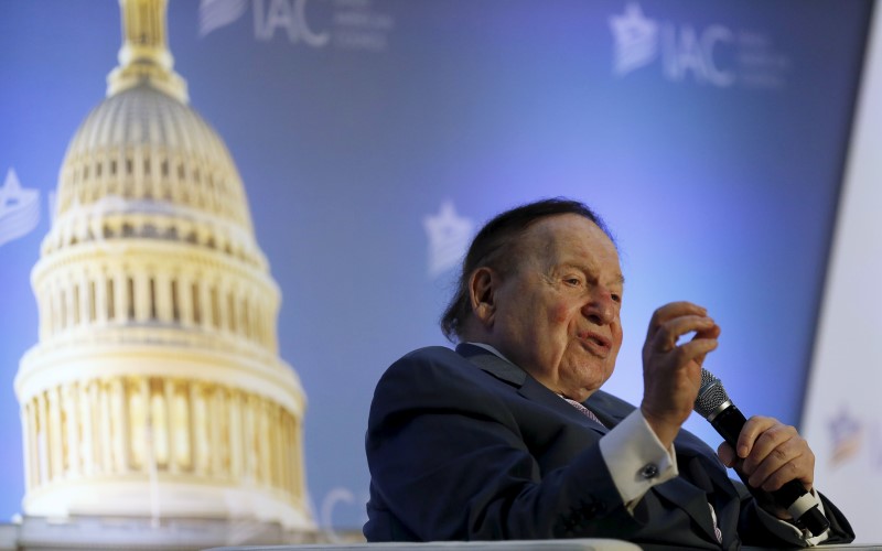 © Reuters. Adelson speaks at National Israeli-American Conference in Washington