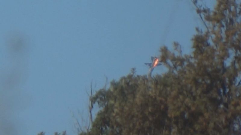 © Reuters. A war plane crashes in flames in a mountainous area in northern Syria after it was shot down by Turkish fighter jets near the Turkish-Syrian border