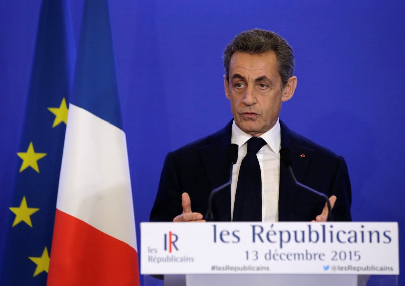 © Reuters. Nicolas Sarkozy, former French president and current head of the Les Republicains political party, speaks after results in the second-round regional elections at his party?s headquarters in Paris