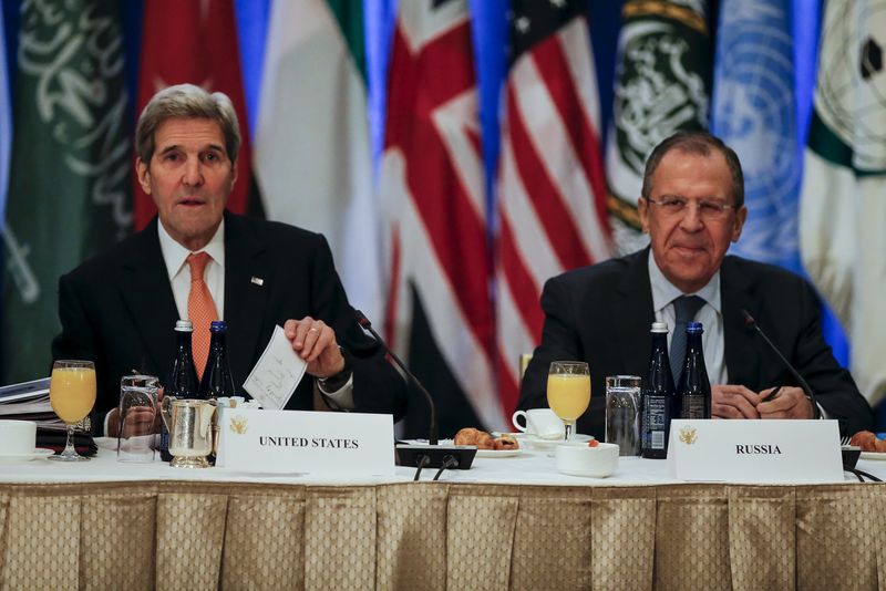 © Reuters. Secretário de Estado dos EUA Kerry e chanceler russo Lavrov em reunião em Nova York