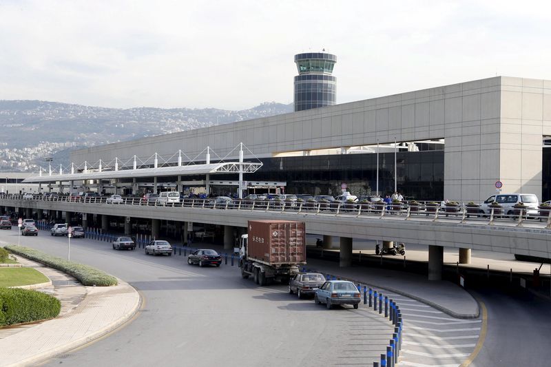 © Reuters. معرض دائم في مطار بيروت لإطلاع المسافرين على تاريخ لبنان القديم والحديث