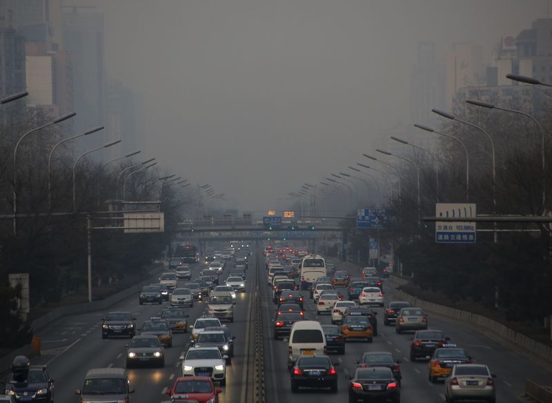 © Reuters. NOUVELLE ALERTE ROUGE À LA POLLUTION À PÉKIN