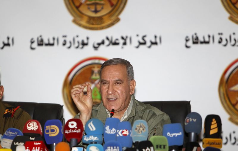 © Reuters. وزير الدفاع العراقي:مقتل تسعة جنود عراقيين "بنيران صديقة"