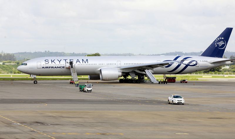 © Reuters. UN AVION D'AIR FRANCE ATTERRIT EN URGENCE AU KENYA EN RAISON D'UN OBJET SUSPECT À BORD