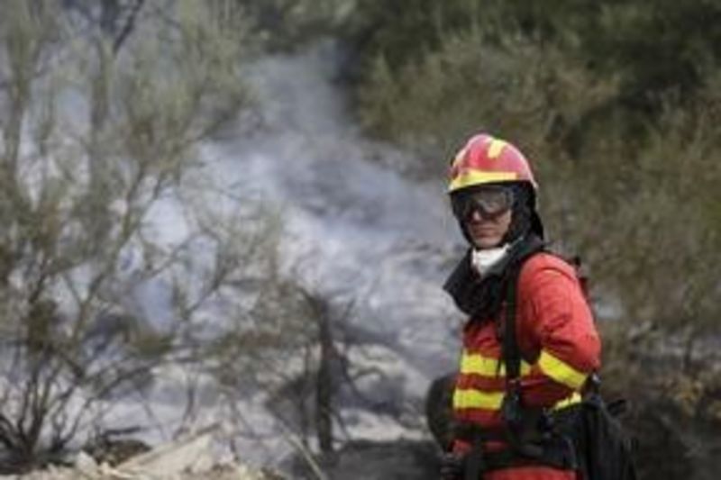 © Reuters. Continúan activos inusuales incendios en Asturias pese a la lluvia