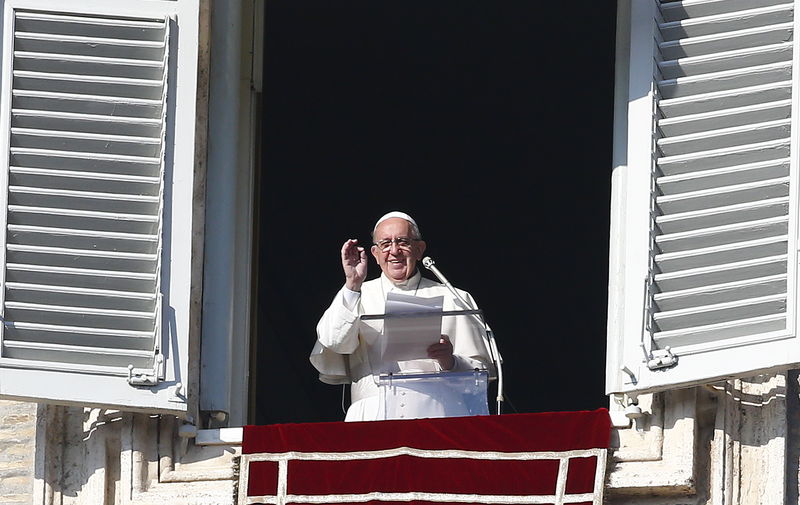 © Reuters. El Papa dice que los acuerdos para Siria y Libia ofrecen esperanza de paz