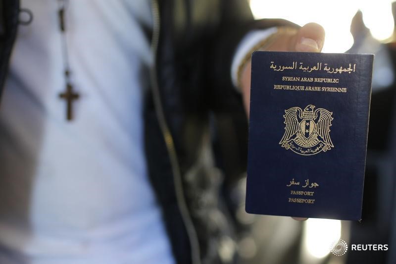 © Reuters. تقرير: فرونتكس تحذر من مخاطر جوازات السفر المزورة